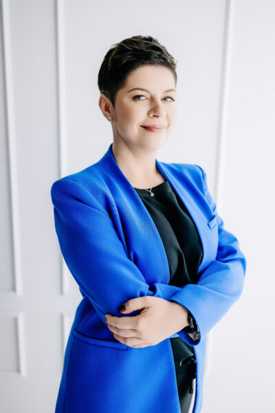 Kinga Witko w garniturze