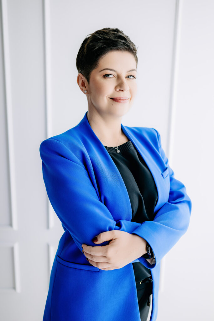 Kinga Witko w garniturze