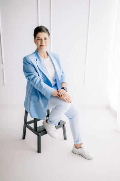 Kinga Witko w garniturze